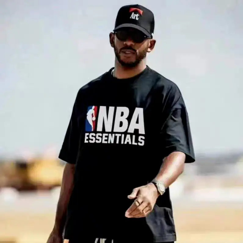 T-shirt Fear of God Essentials NBA Black White — dos broderie NBA Essentials