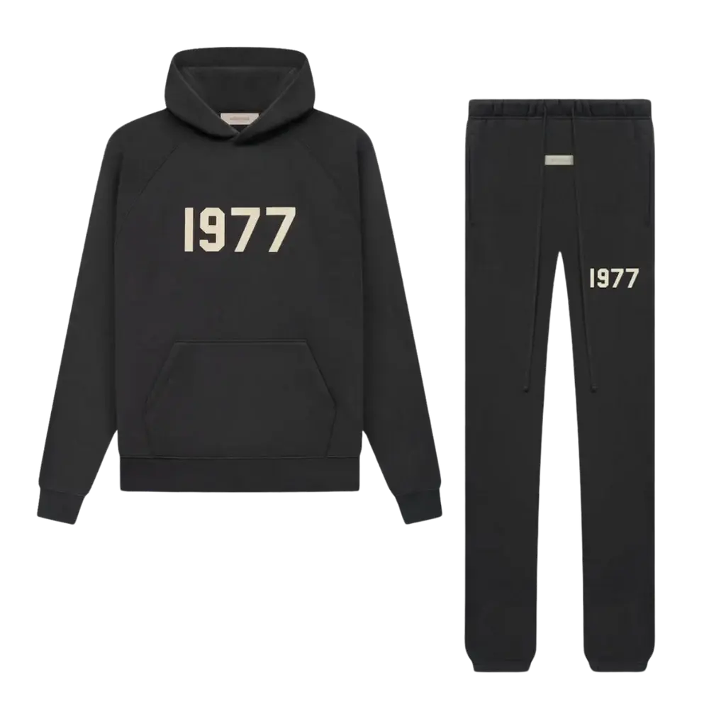 Fear of God Essentials 1977 Iron Black Full Set — vue ensemble hoodie et jogging