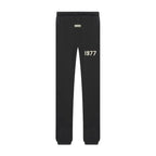 Fear of God Essentials 1977 Iron Black — hoodie oversize porté