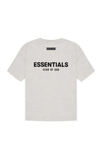 Fear of God Essentials Light Oatmeal Summer Set — t-shirt Light Oatmeal dos