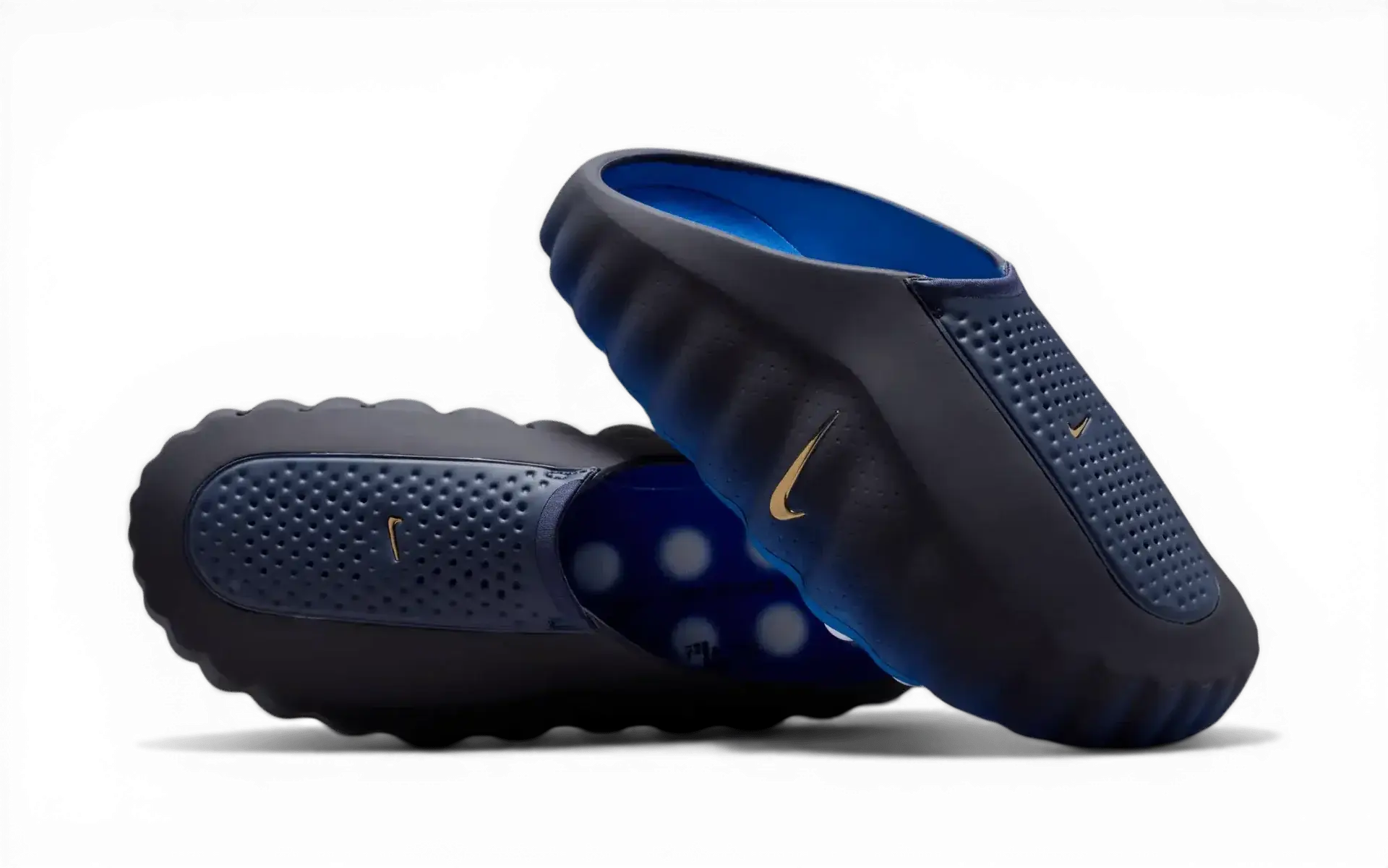Nike Mind 001 Blackened Blue — sneaker bleu nuit profond vue face